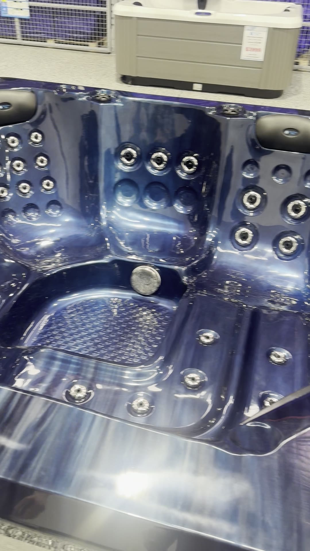 Manly Deluxe Spa with blue shell